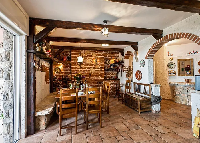 4 Bedroom Gorgeous In Semesterbostad Kostrena