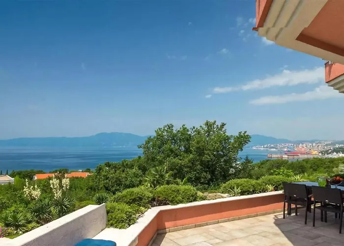 4 Bedroom Gorgeous In Kostrena