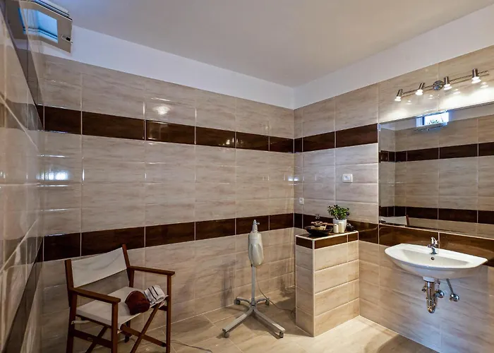 4 Bedroom Gorgeous In Semesterbostad Kostrena