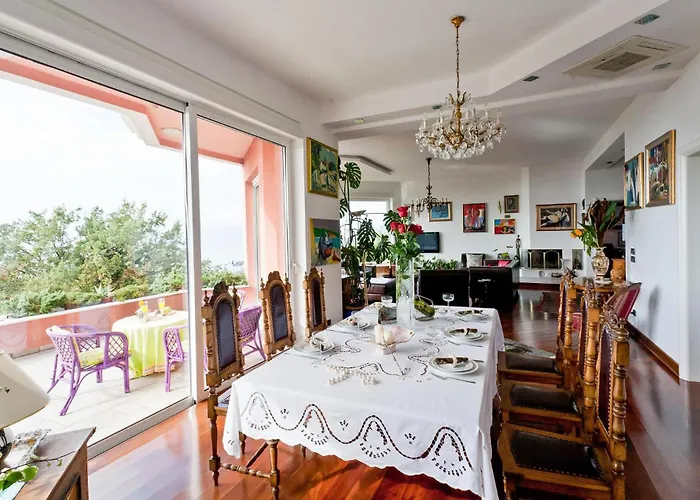 Semesterbostad 4 Bedroom Gorgeous In Kostrena