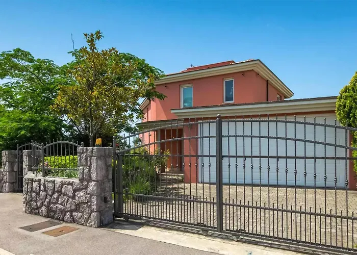 Semesterbostad 4 Bedroom Gorgeous In