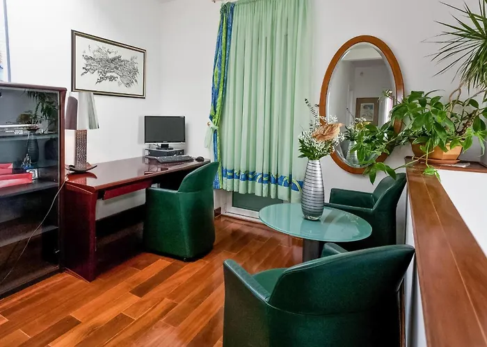 4 Bedroom Gorgeous In *