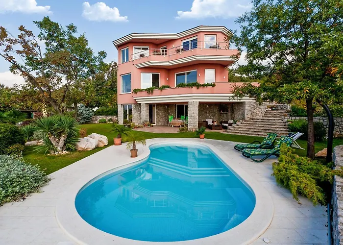 4 Bedroom Gorgeous In Kostrena