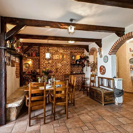 4 Bedroom Gorgeous In Prázdninový dům Kostrena