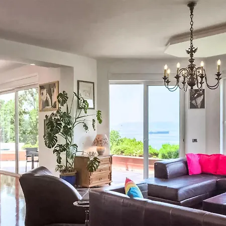 4 Bedroom Gorgeous In Prázdninový dům