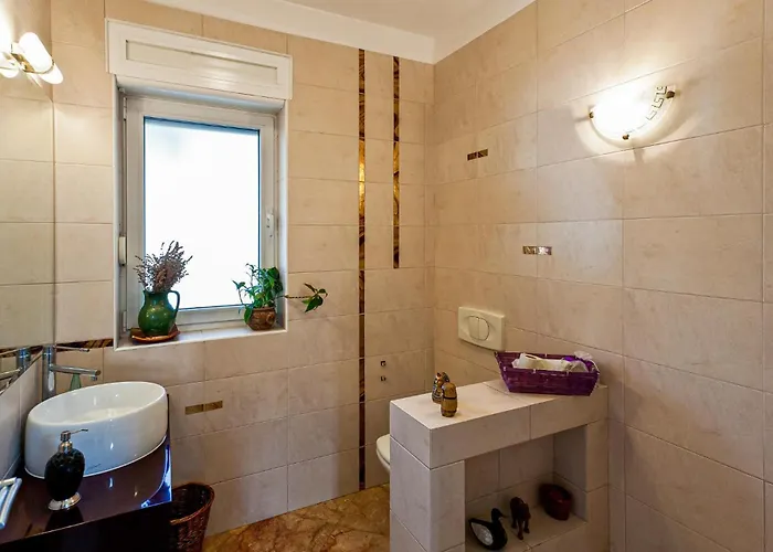 4 Bedroom Gorgeous In Kostrena