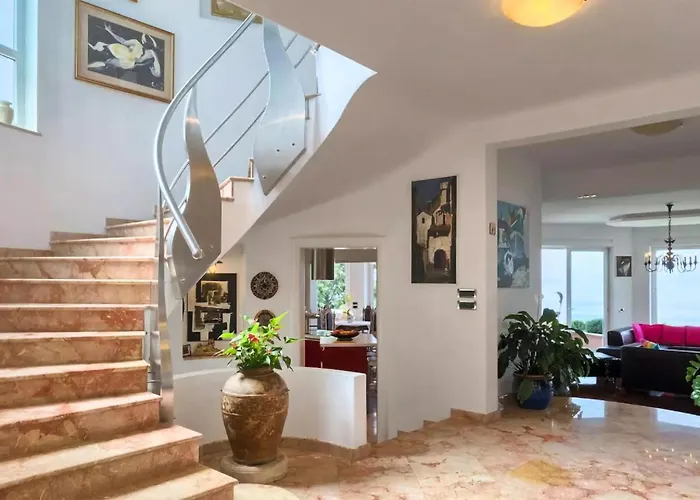 4 Bedroom Gorgeous In Semesterbostad Kostrena